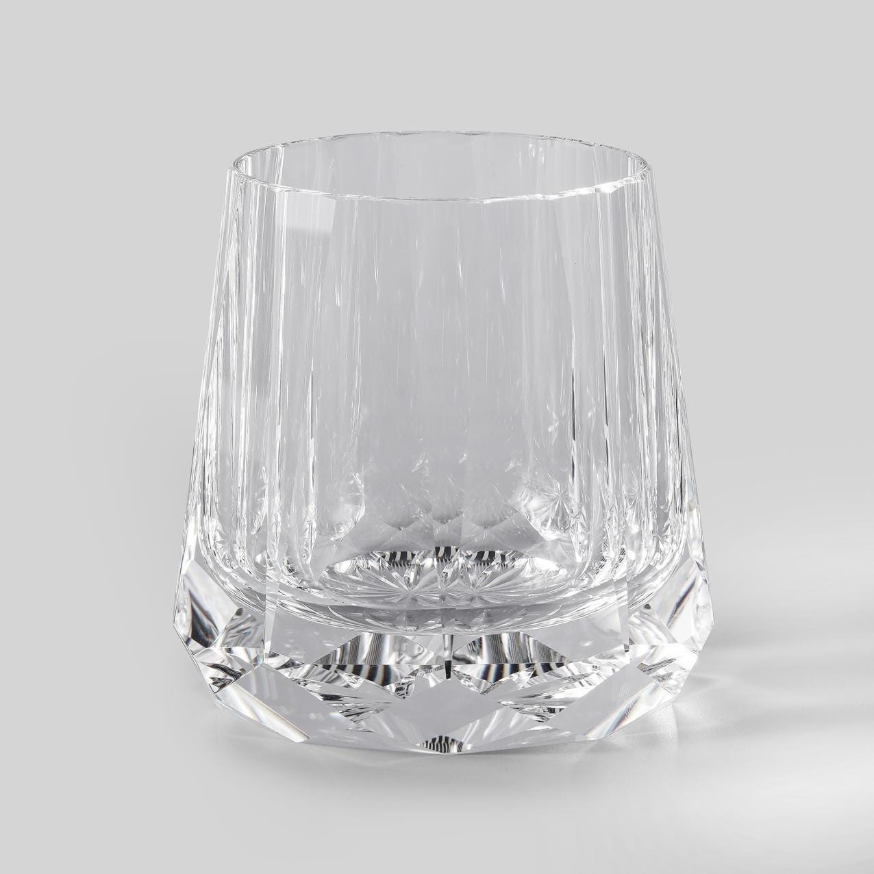 lovecove Elegant Diamond-Cut Crystal Whiskey Glass image 4