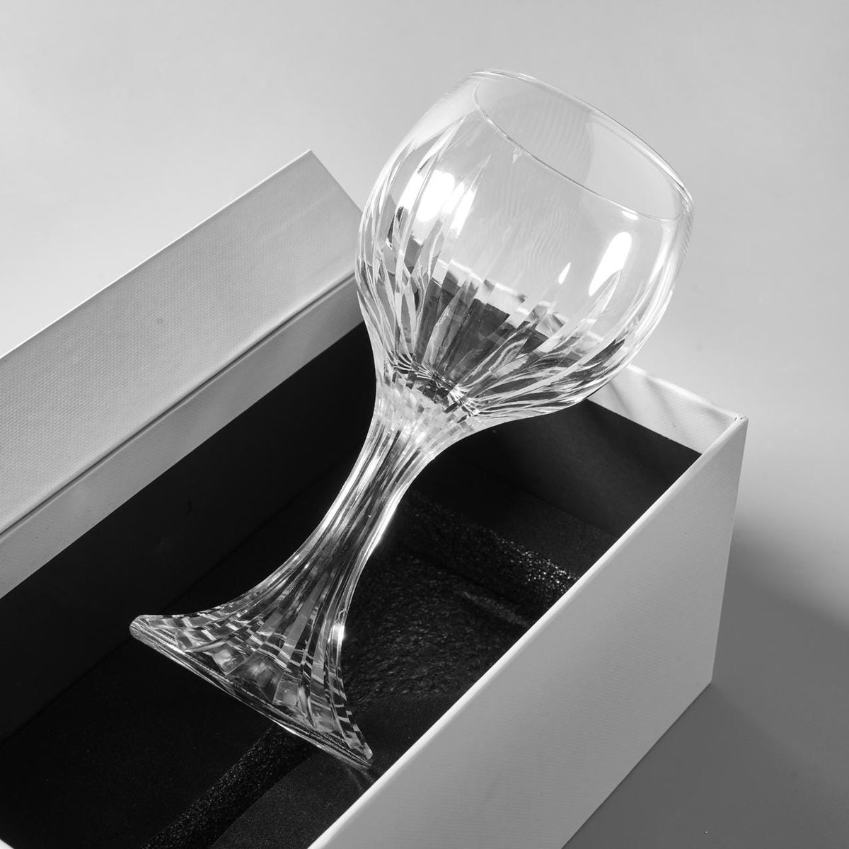lovecove Hand-Cut Kiriko Clear Crystal Wine Glass image 2